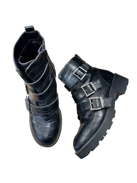 Boots Combat By Arizona  Size: 6.5